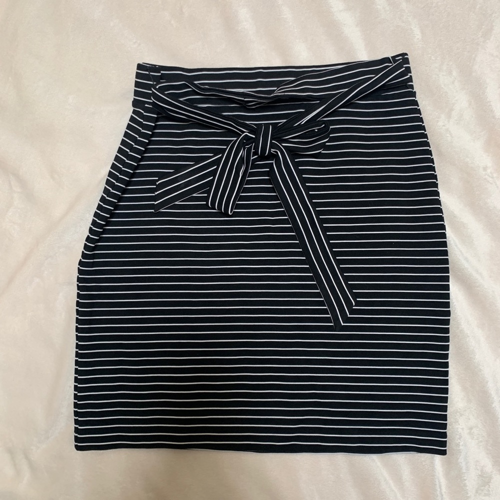 Loft b&w striped skirt